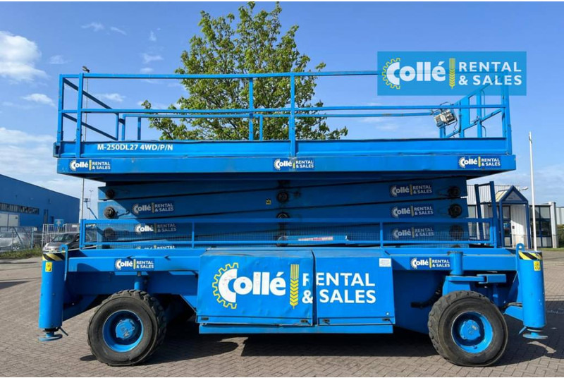 Holland lift M 250 DL 27 | 2003 - رافعة هيدروليكية مقصية: صورة 1 Holland lift M 250 DL 27 | 2003 - رافعة هيدروليكية مقصية: صورة 1