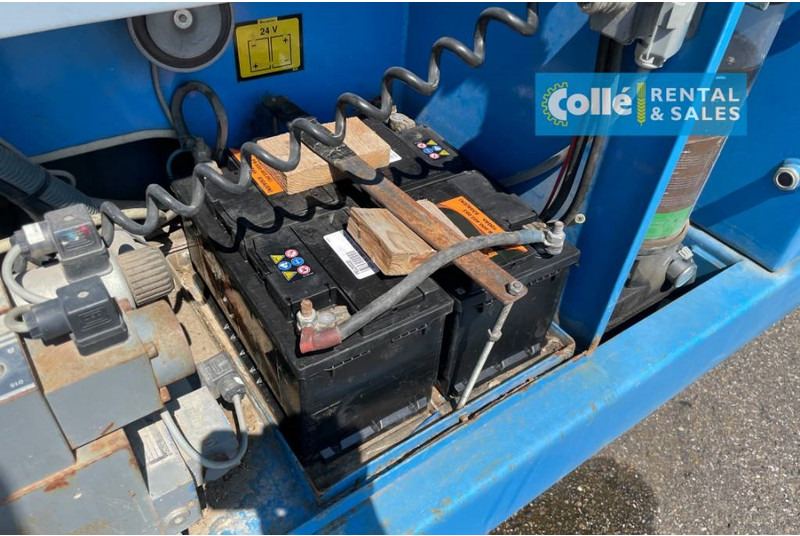 رافعة هيدروليكية مقصية Holland lift Megastar G-320DL30 4WDS/N | 2006: صورة 9