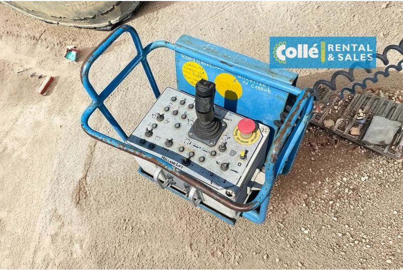 رافعة هيدروليكية مقصية Holland lift Megastar G-320DL30 4WDS/N | 2006: صورة 11