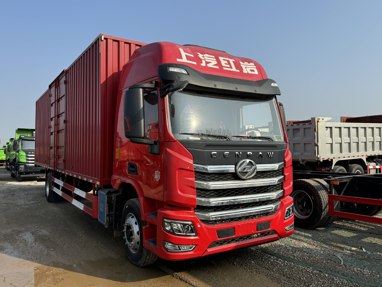 HONGYAN HEAVY TRUCK - شاحنة مقفلة: صورة 1 HONGYAN HEAVY TRUCK - شاحنة مقفلة: صورة 1