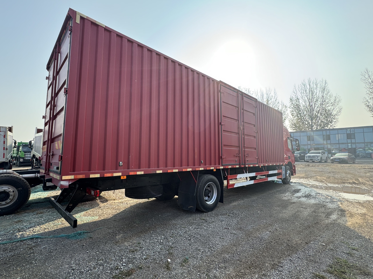 HONGYAN HEAVY TRUCK - شاحنة مقفلة: صورة 3 HONGYAN HEAVY TRUCK - شاحنة مقفلة: صورة 3