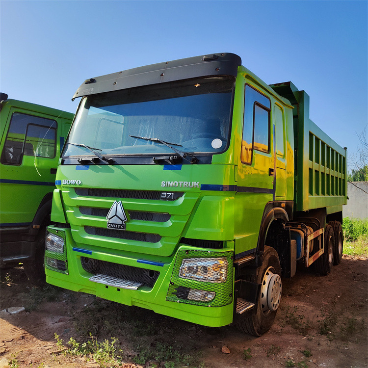 Sinotruck HOWO - شاحنة قلاب: صورة 1 Sinotruck HOWO - شاحنة قلاب: صورة 1