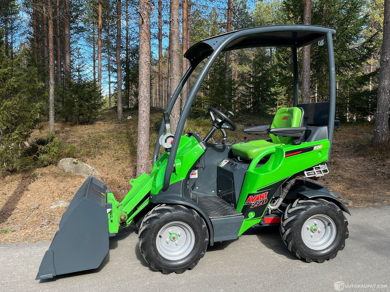 Avant 220 kahdella työlaitteella, 2021, vain 196h,, Jyväskylä - لودر مفصلي صغير: صورة 1 Avant 220 kahdella työlaitteella, 2021, vain 196h,, Jyväskylä - لودر مفصلي صغير: صورة 1