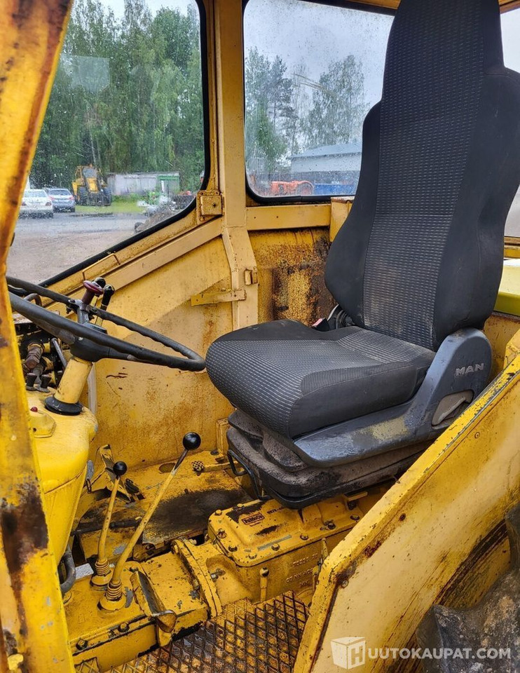 Ford 4550, 1971, Diesel Traktori + etukuormaaja MTK25, Virrat - جرار: صورة 5 Ford 4550, 1971, Diesel Traktori + etukuormaaja MTK25, Virrat - جرار: صورة 5