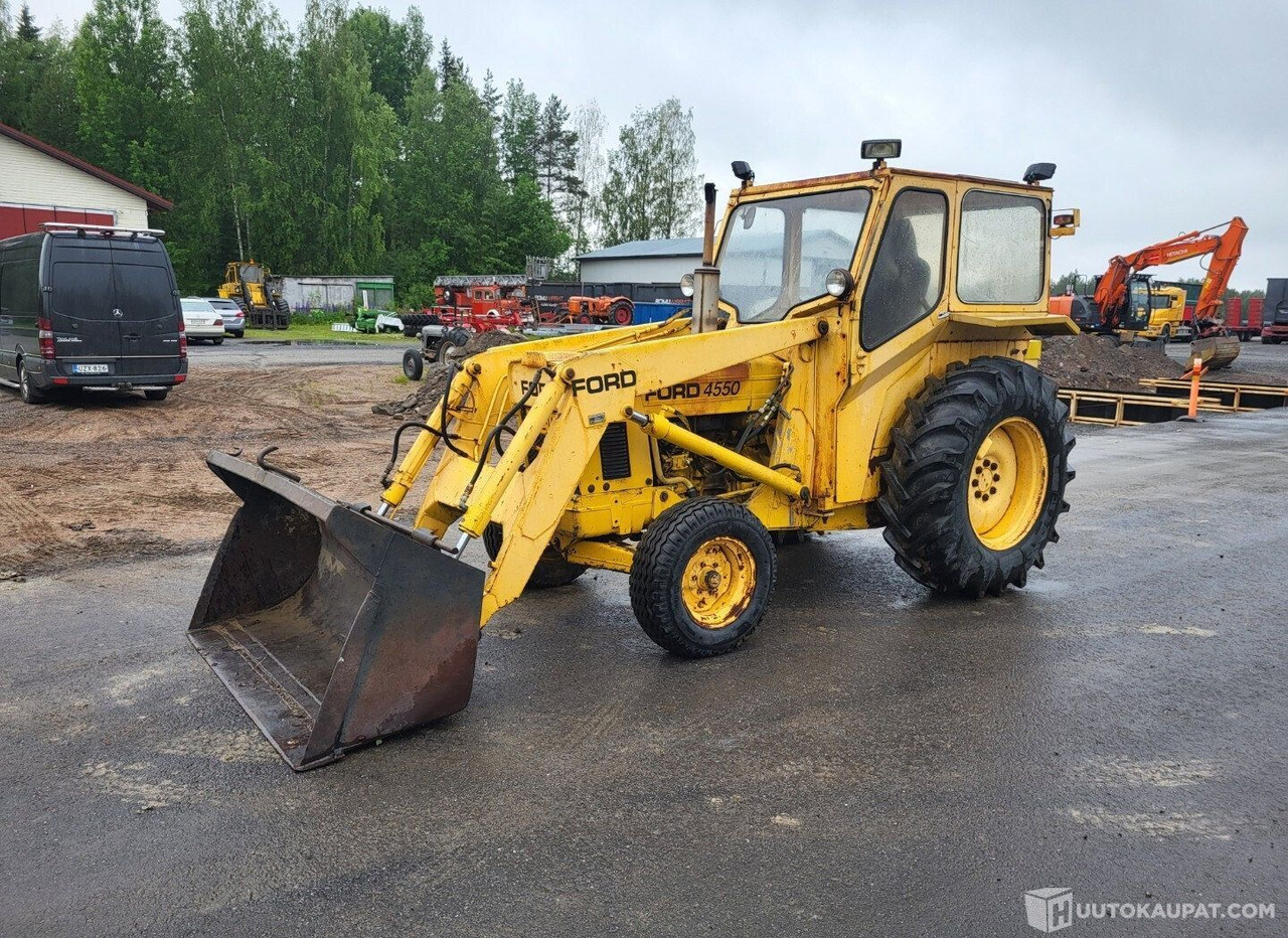 Ford 4550, 1971, Diesel Traktori + etukuormaaja MTK25, Virrat - جرار: صورة 1 Ford 4550, 1971, Diesel Traktori + etukuormaaja MTK25, Virrat - جرار: صورة 1