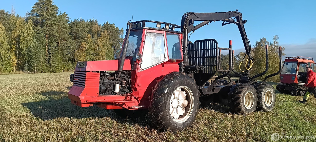 Valmet 702, 1975 Pien Metsäkone, Leppävirta - معدات الغابات: صورة 2 Valmet 702, 1975 Pien Metsäkone, Leppävirta - معدات الغابات: صورة 2