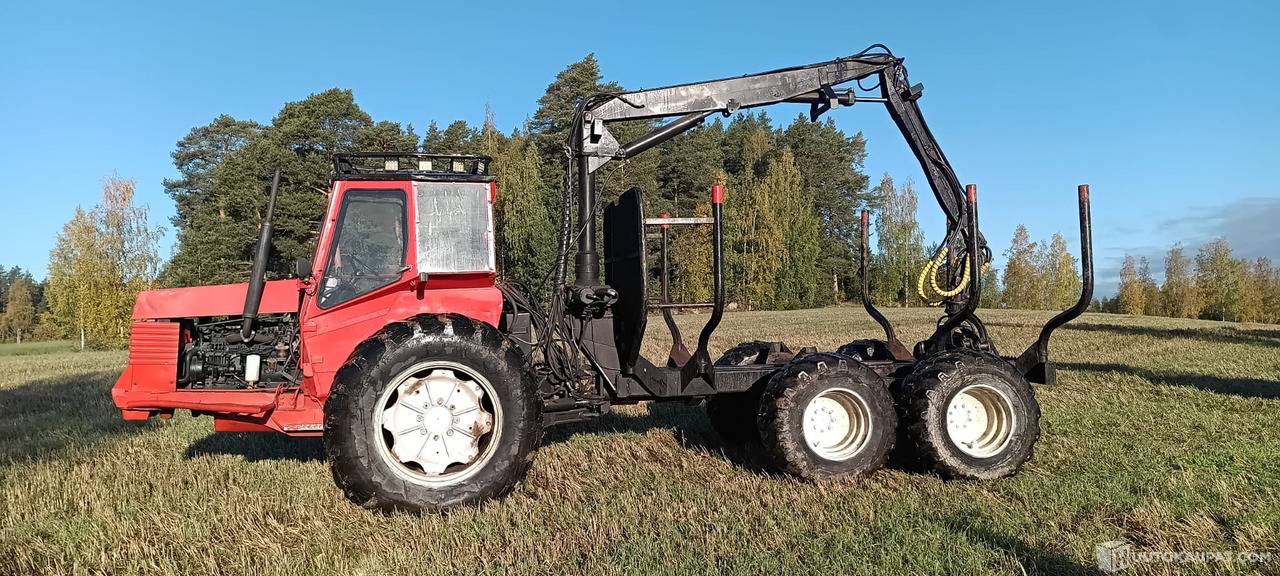 Valmet 702, 1975 Pien Metsäkone, Leppävirta - معدات الغابات: صورة 1 Valmet 702, 1975 Pien Metsäkone, Leppävirta - معدات الغابات: صورة 1
