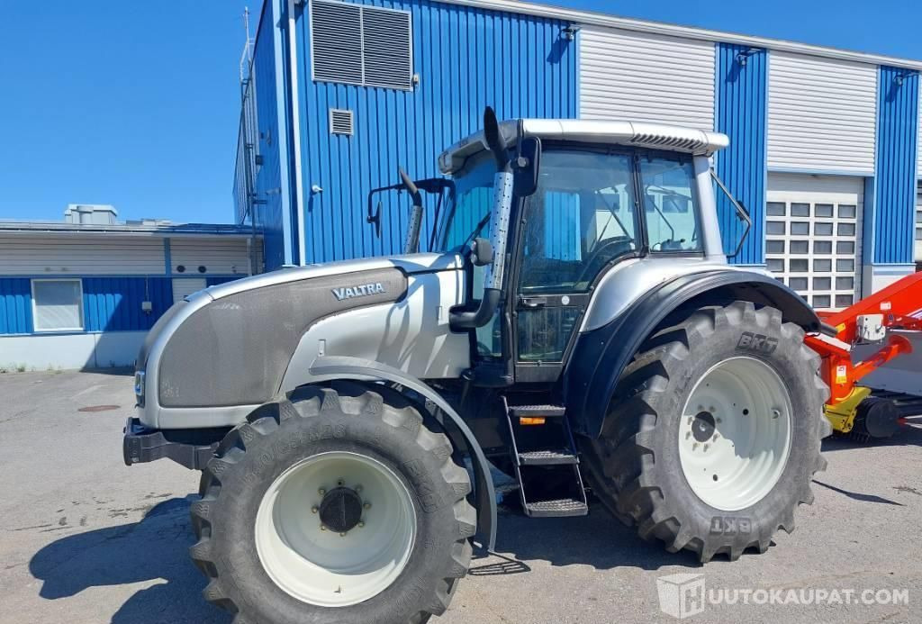 Valtra M 120 E, VAIN 2932 h, Okraspecial, 2004, Kokkola - الآلات الزراعية: صورة 1 Valtra M 120 E, VAIN 2932 h, Okraspecial, 2004, Kokkola - الآلات الزراعية: صورة 1