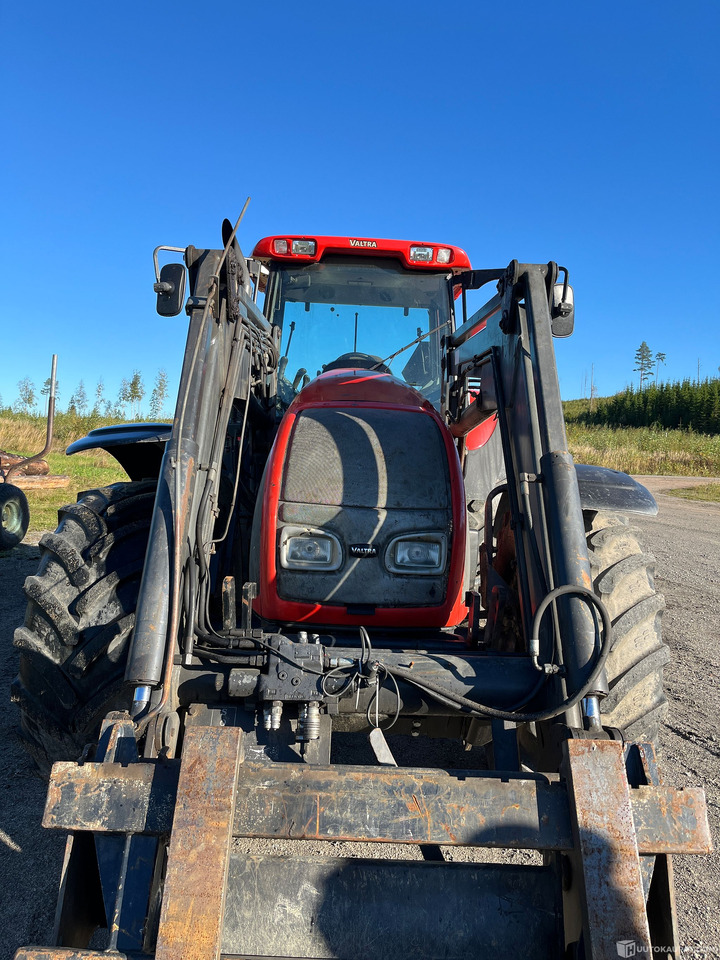 Valtra T190, etukuormaajalla, vm. 2003, Petäjävesi - الآلات الزراعية: صورة 4 Valtra T190, etukuormaajalla, vm. 2003, Petäjävesi - الآلات الزراعية: صورة 4