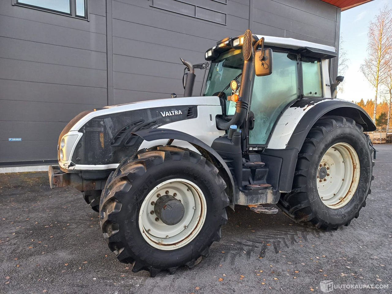 Valtra T213 VERSU, 2013, 11 100 h, Joensuu - جرار: صورة 1 Valtra T213 VERSU, 2013, 11 100 h, Joensuu - جرار: صورة 1