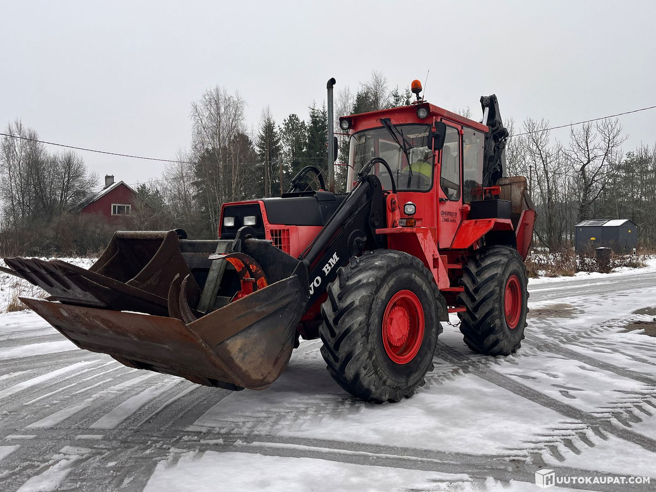 Volvo BM 6300, traktorikaivuri pyörittäjällä ja runsailla lisävarusteilla, 1987, Marttila - جرافة حفار: صورة 2 Volvo BM 6300, traktorikaivuri pyörittäjällä ja runsailla lisävarusteilla, 1987, Marttila - جرافة حفار: صورة 2