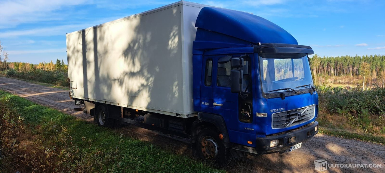 Volvo FL 220, 2000 Umpikorinen kuorma-auto, Kruunupyy - شاحنة مقفلة: صورة 2 Volvo FL 220, 2000 Umpikorinen kuorma-auto, Kruunupyy - شاحنة مقفلة: صورة 2