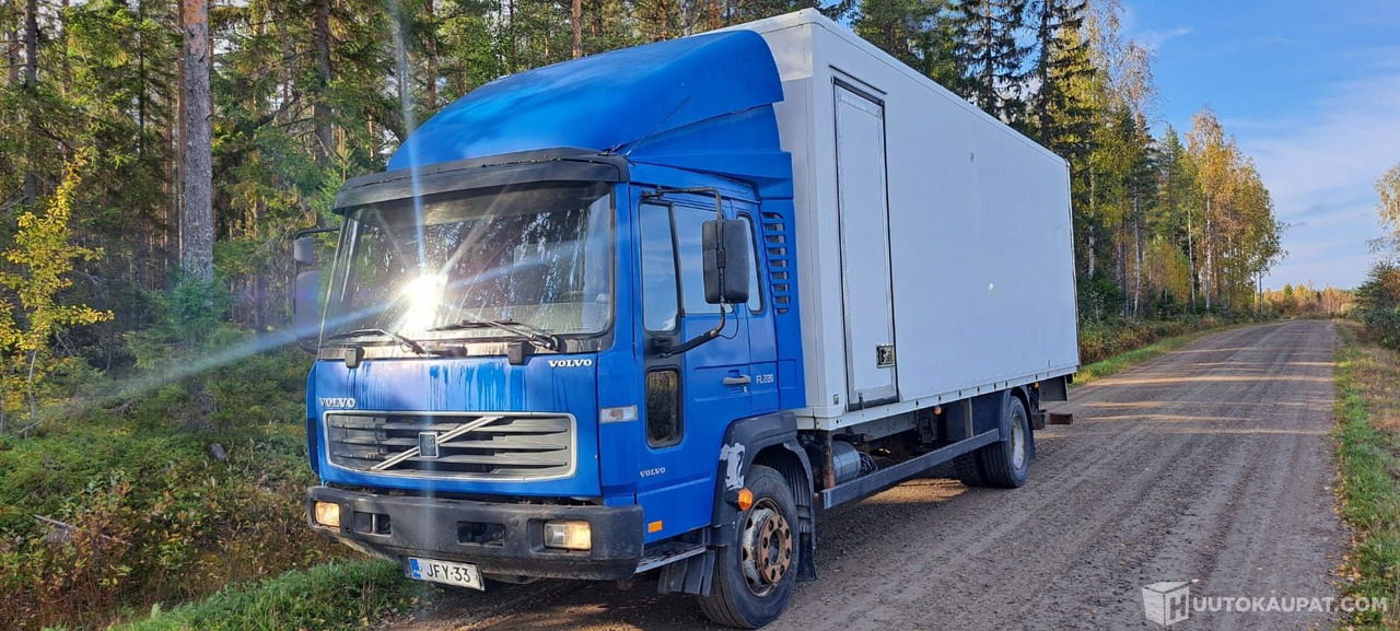 Volvo FL 220, 2000 Umpikorinen kuorma-auto, Kruunupyy - شاحنة مقفلة: صورة 1 Volvo FL 220, 2000 Umpikorinen kuorma-auto, Kruunupyy - شاحنة مقفلة: صورة 1