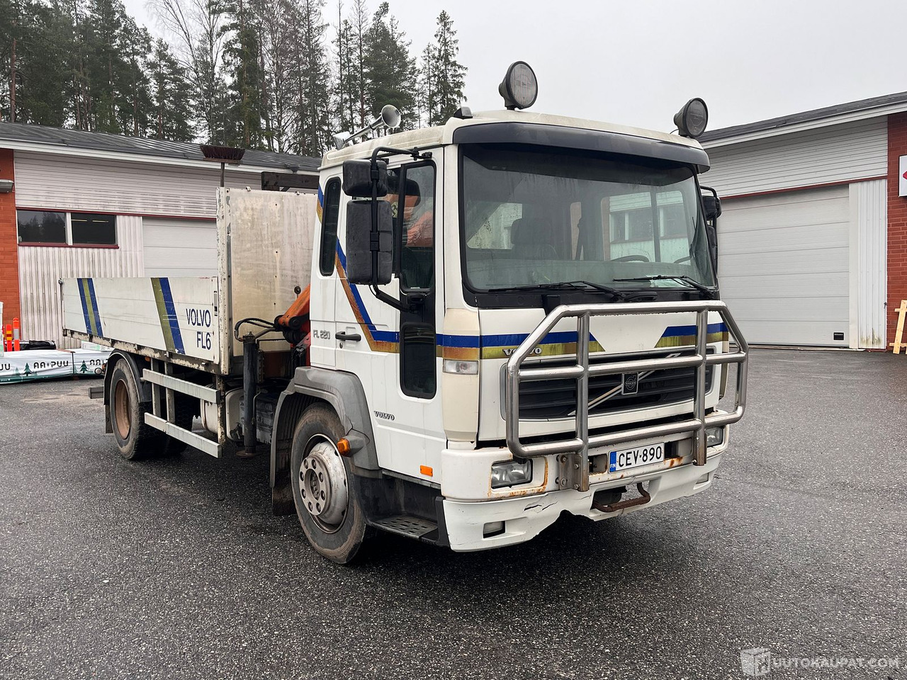 Volvo FL612-FL6H-42R/400, kuorma-auto nosturilla, 2001, Rusko - شاحنات مسطحة, شاحنة كرين: صورة 3 Volvo FL612-FL6H-42R/400, kuorma-auto nosturilla, 2001, Rusko - شاحنات مسطحة, شاحنة كرين: صورة 3
