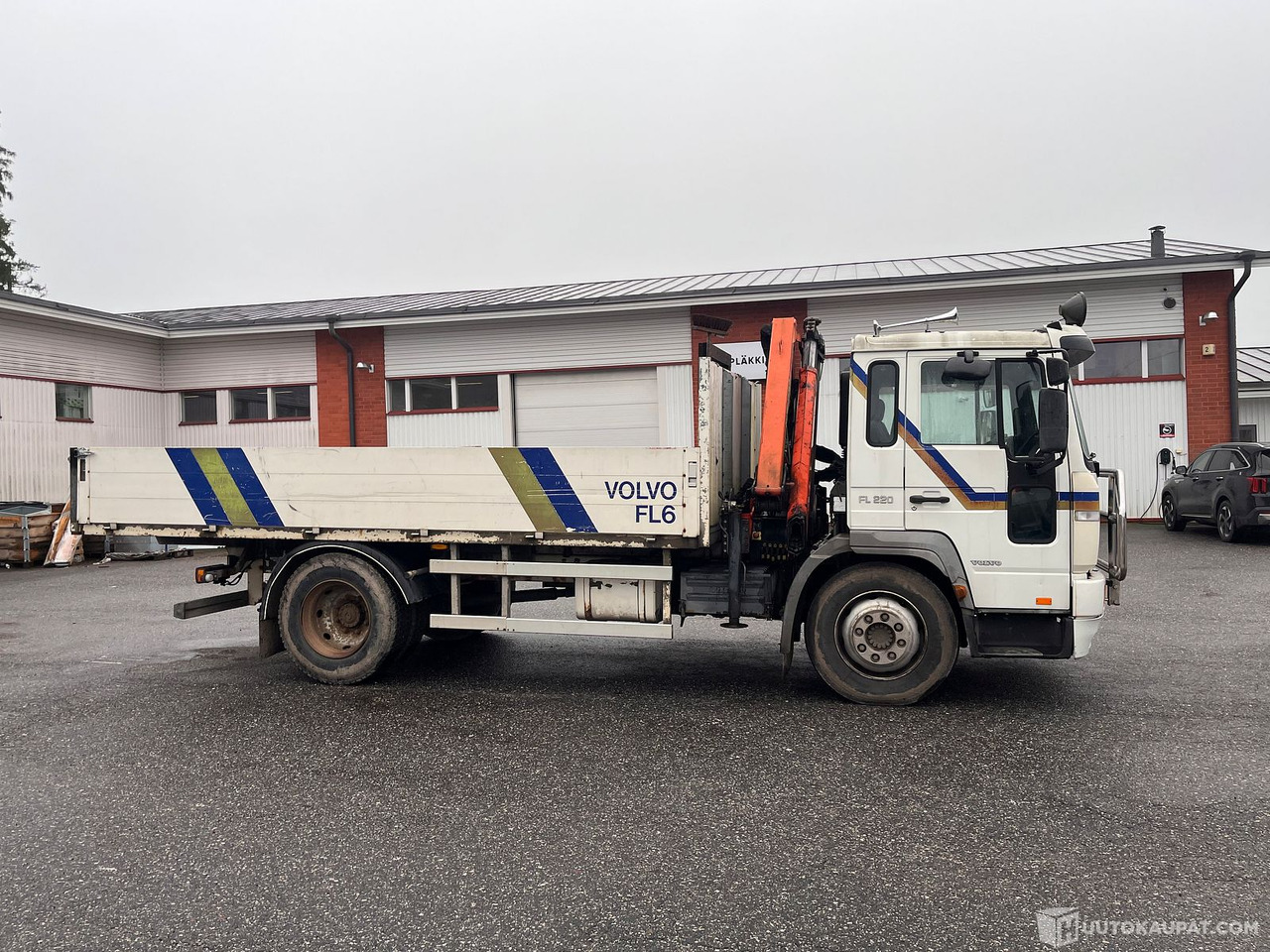 Volvo FL612-FL6H-42R/400, kuorma-auto nosturilla, 2001, Rusko - شاحنات مسطحة, شاحنة كرين: صورة 4 Volvo FL612-FL6H-42R/400, kuorma-auto nosturilla, 2001, Rusko - شاحنات مسطحة, شاحنة كرين: صورة 4