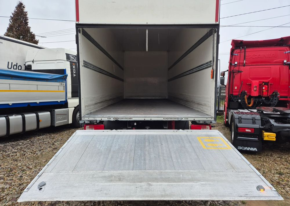 DAF XF ORYGINALNY PRZEBIEG z Niemiec / TANDEM ZESTAW PRZEJAZDOWY Z WINDĄ - شاحنة مقفلة: صورة 4 DAF XF ORYGINALNY PRZEBIEG z Niemiec / TANDEM ZESTAW PRZEJAZDOWY Z WINDĄ - شاحنة مقفلة: صورة 4