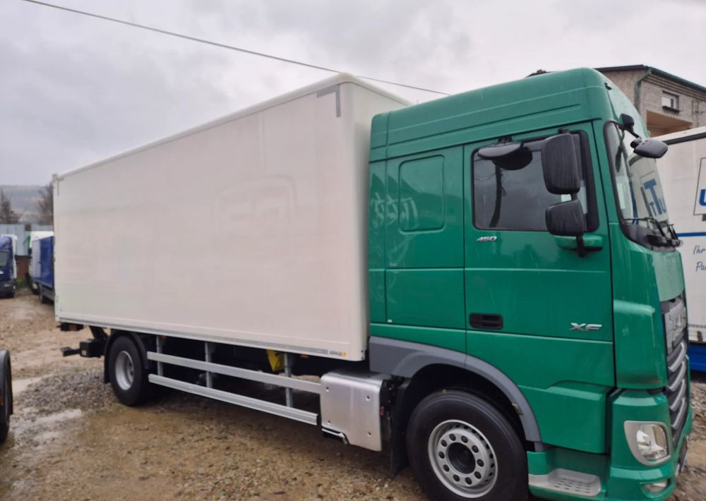 DAF XF ORYGINALNY PRZEBIEG z Niemiec / TANDEM ZESTAW PRZEJAZDOWY Z WINDĄ - شاحنة مقفلة: صورة 4 DAF XF ORYGINALNY PRZEBIEG z Niemiec / TANDEM ZESTAW PRZEJAZDOWY Z WINDĄ - شاحنة مقفلة: صورة 4