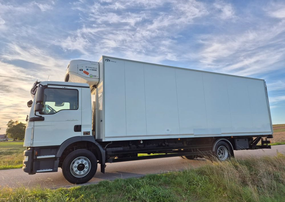 MAN TGM 15.250 7.5m winda AUTOMAT KLIMA z Niemiec EURO 6 / CHŁODNIA T-1000R THERMOKING - شاحنة الفريزر: صورة 4 MAN TGM 15.250 7.5m winda AUTOMAT KLIMA z Niemiec EURO 6 / CHŁODNIA T-1000R THERMOKING - شاحنة الفريزر: صورة 4