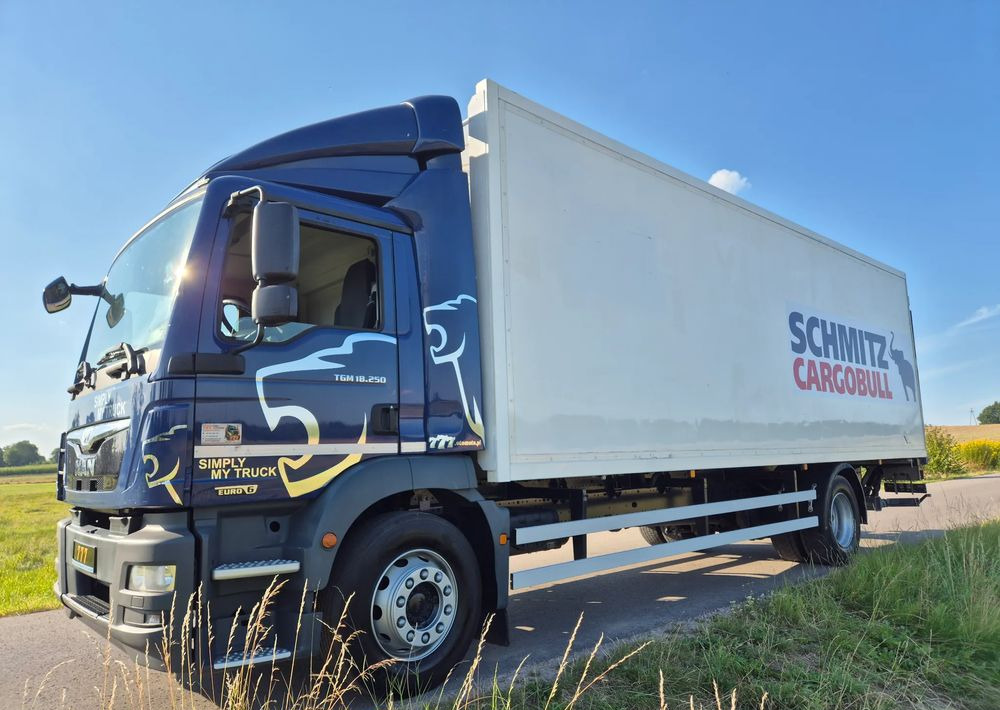 MAN TGM 18.250 Carrier 1950 D/E z Holandii / TOP STAN / 7.5m / 18 palet / winda + drzwi boczne / OKAZJA - شاحنة الفريزر: صورة 3 MAN TGM 18.250 Carrier 1950 D/E z Holandii / TOP STAN / 7.5m / 18 palet / winda + drzwi boczne / OKAZJA - شاحنة الفريزر: صورة 3