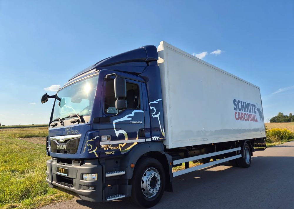 MAN TGM 18.250 Carrier 1950 D/E z Holandii / TOP STAN / 7.5m / 18 palet / winda + drzwi boczne / OKAZJA - شاحنة الفريزر: صورة 5 MAN TGM 18.250 Carrier 1950 D/E z Holandii / TOP STAN / 7.5m / 18 palet / winda + drzwi boczne / OKAZJA - شاحنة الفريزر: صورة 5