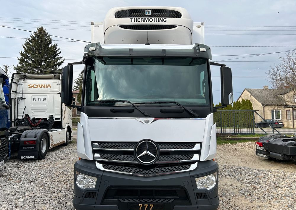 Mercedes-Benz Antos 1824 THERMO King DRZWI + winda + 2x drzwi boczne / 8.3m / z Holandii / KLIMA LEKKI / Axor man Tgm T1000-R - شاحنة الفريزر: صورة 4 Mercedes-Benz Antos 1824 THERMO King DRZWI + winda + 2x drzwi boczne / 8.3m / z Holandii / KLIMA LEKKI / Axor man Tgm T1000-R - شاحنة الفريزر: صورة 4