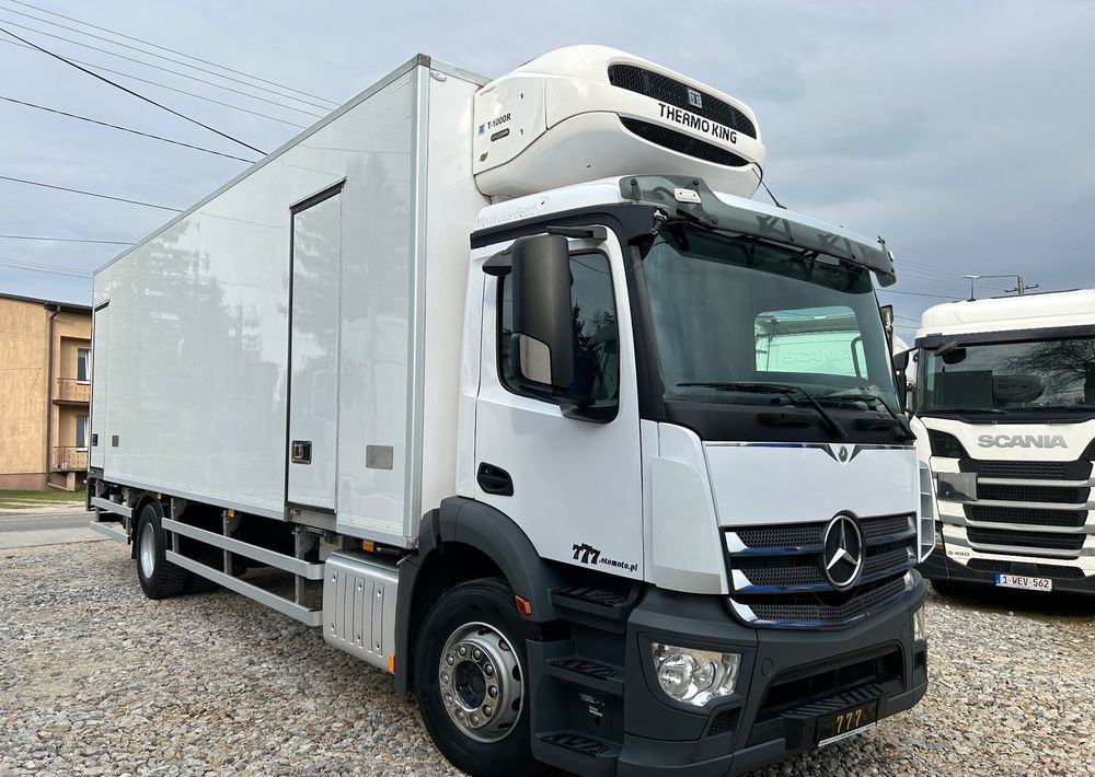 Mercedes-Benz Antos 1824 THERMO King DRZWI + winda + 2x drzwi boczne / 8.3m / z Holandii / KLIMA LEKKI / Axor man Tgm T1000-R - شاحنة الفريزر: صورة 2 Mercedes-Benz Antos 1824 THERMO King DRZWI + winda + 2x drzwi boczne / 8.3m / z Holandii / KLIMA LEKKI / Axor man Tgm T1000-R - شاحنة الفريزر: صورة 2