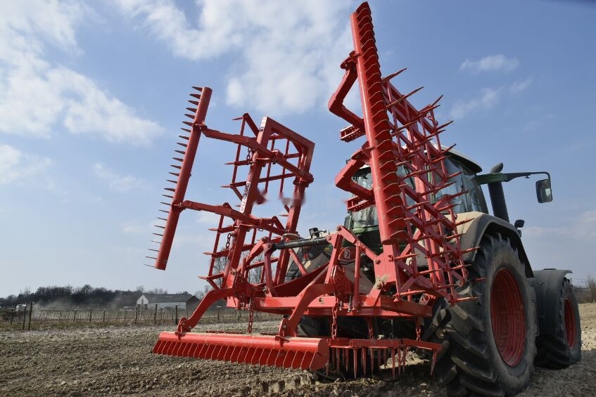 New Batyra, Brunner - brona polowa składana hydraulicznie 4,0m - مشط العشب: صورة 3 New Batyra, Brunner - brona polowa składana hydraulicznie 4,0m - مشط العشب: صورة 3