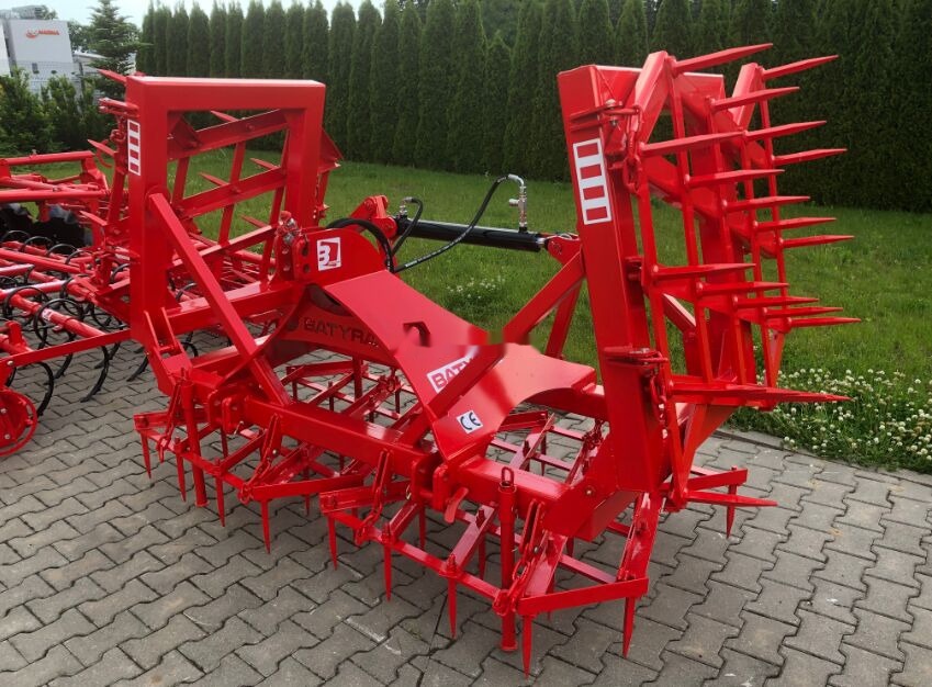 New Batyra, Brunner - brona polowa składana hydraulicznie 4,0m - مشط العشب: صورة 1 New Batyra, Brunner - brona polowa składana hydraulicznie 4,0m - مشط العشب: صورة 1