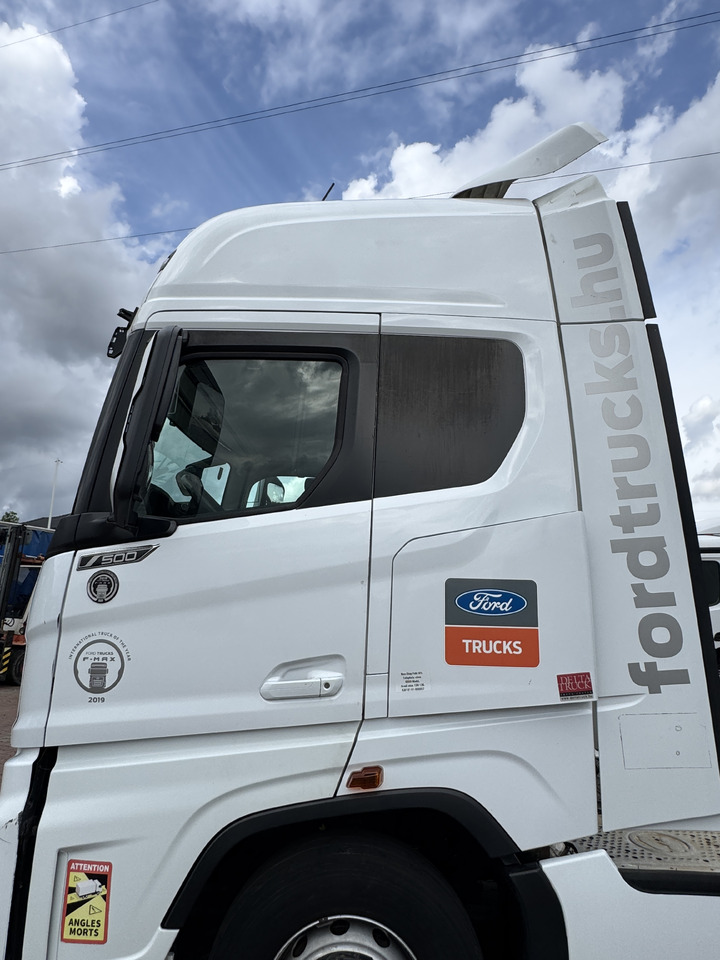 FORD F-MAX TRUCKS 500 - كابينة: صورة 4 FORD F-MAX TRUCKS 500 - كابينة: صورة 4