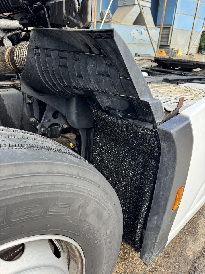 Ford F-Max - رفرف المركبة: صورة 3 Ford F-Max - رفرف المركبة: صورة 3