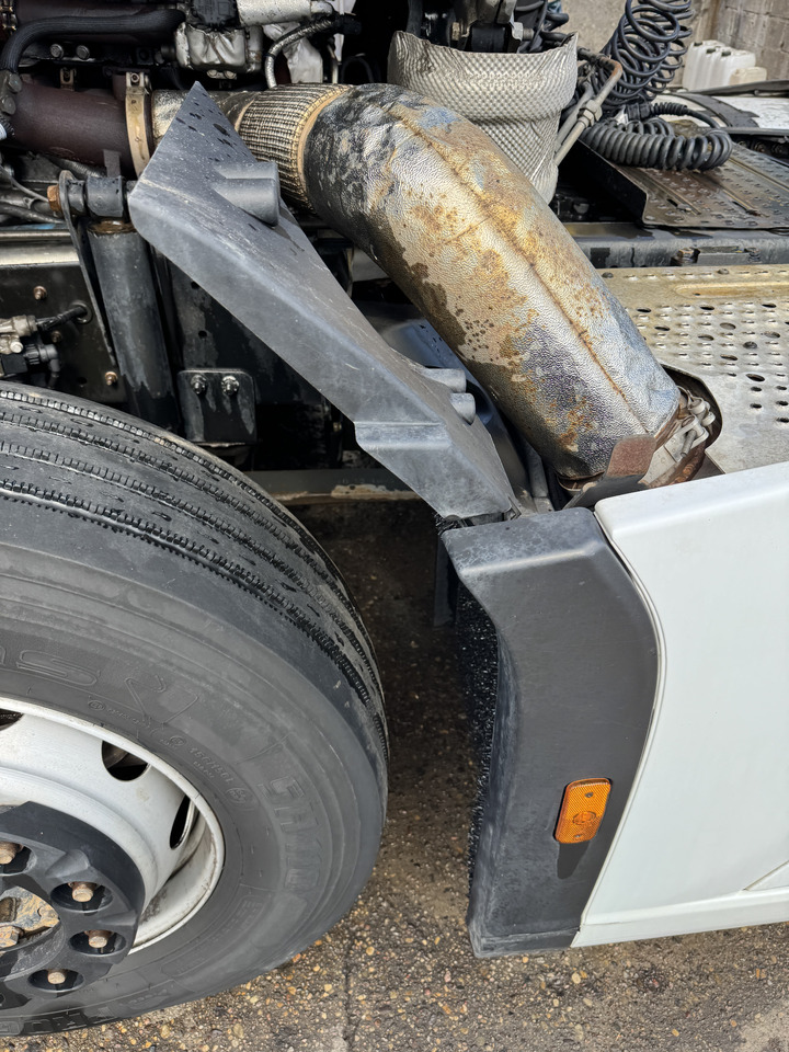 Ford F-Max - رفرف المركبة: صورة 2 Ford F-Max - رفرف المركبة: صورة 2