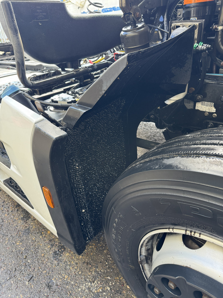 Ford F-Max - رفرف المركبة: صورة 2 Ford F-Max - رفرف المركبة: صورة 2