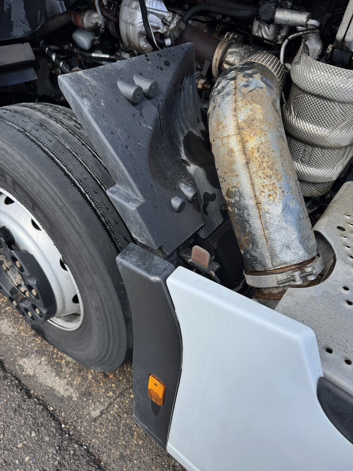 Ford F-Max - رفرف المركبة: صورة 1 Ford F-Max - رفرف المركبة: صورة 1