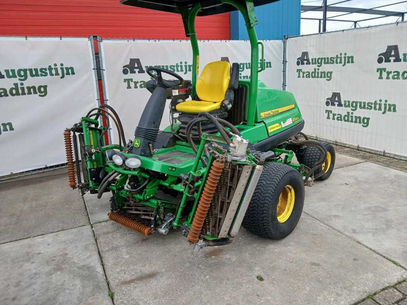 John Deere 8700 A - جزازة أعشاب الحدائق: صورة 1 John Deere 8700 A - جزازة أعشاب الحدائق: صورة 1