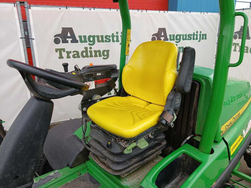 John Deere 8700 A - جزازة أعشاب الحدائق: صورة 3 John Deere 8700 A - جزازة أعشاب الحدائق: صورة 3