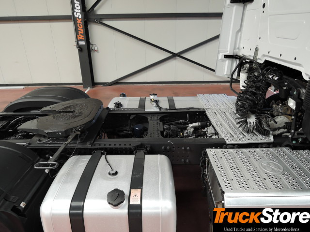 Mercedes-Benz Actros 1845 LS - وحدة جر: صورة 2 Mercedes-Benz Actros 1845 LS - وحدة جر: صورة 2