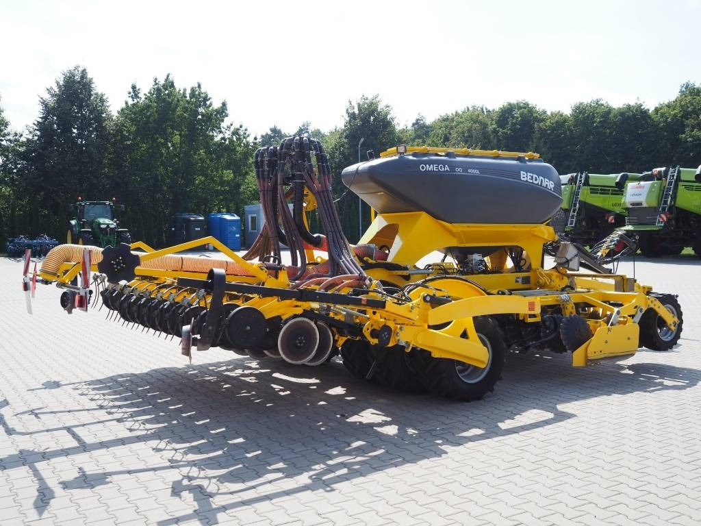 Bednar OMEGA OO 4000L - آلة البذار متعددة الوظائف: صورة 4 Bednar OMEGA OO 4000L - آلة البذار متعددة الوظائف: صورة 4