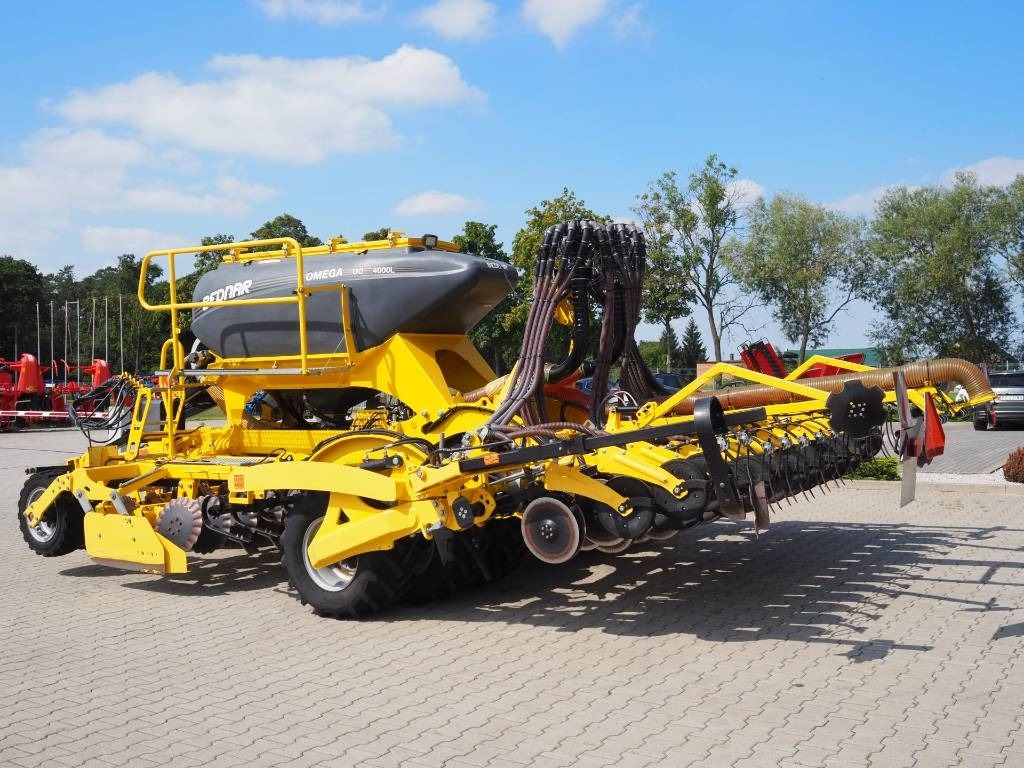 Bednar OMEGA OO 4000L - آلة البذار متعددة الوظائف: صورة 2 Bednar OMEGA OO 4000L - آلة البذار متعددة الوظائف: صورة 2