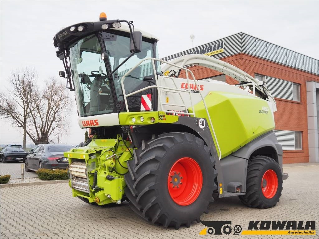 Claas Jaguar 860 4WD - حصادة الأعلاف: صورة 1 Claas Jaguar 860 4WD - حصادة الأعلاف: صورة 1