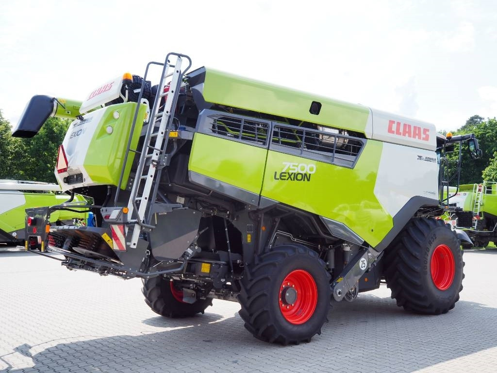 Claas Lexion 7500 + V930 - حصادة موحَّدة: صورة 3 Claas Lexion 7500 + V930 - حصادة موحَّدة: صورة 3