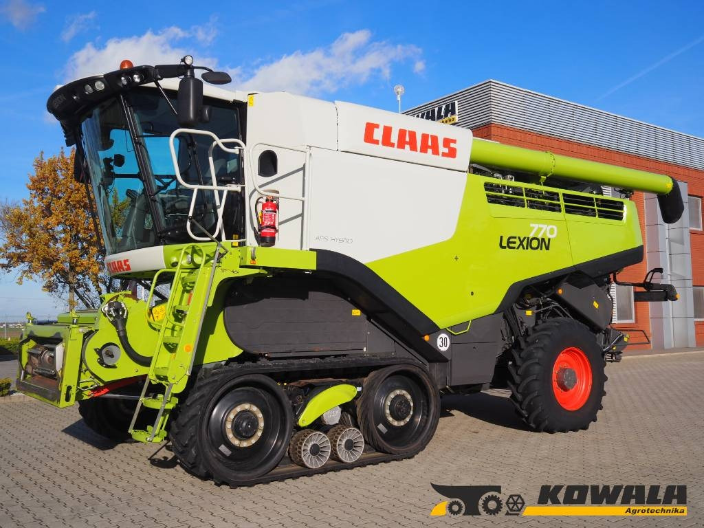 Claas Lexion 770TT 4x4 + V1200 - حصادة موحَّدة: صورة 1 Claas Lexion 770TT 4x4 + V1200 - حصادة موحَّدة: صورة 1