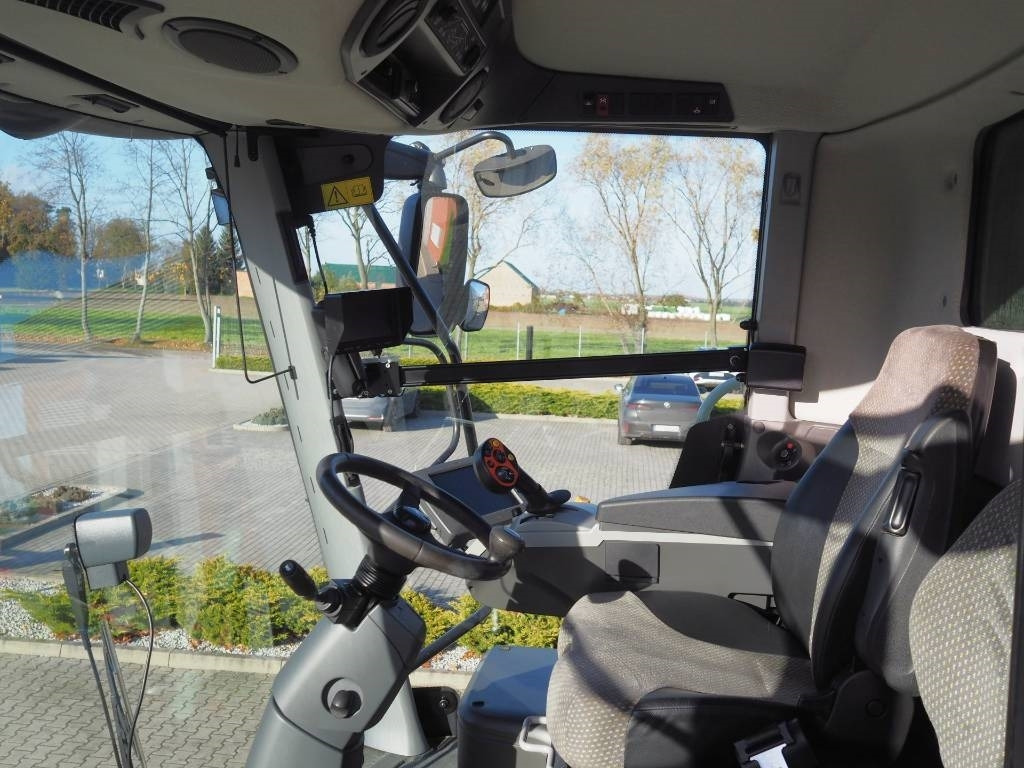 Claas Lexion 770TT 4x4 + V1200 - حصادة موحَّدة: صورة 5 Claas Lexion 770TT 4x4 + V1200 - حصادة موحَّدة: صورة 5