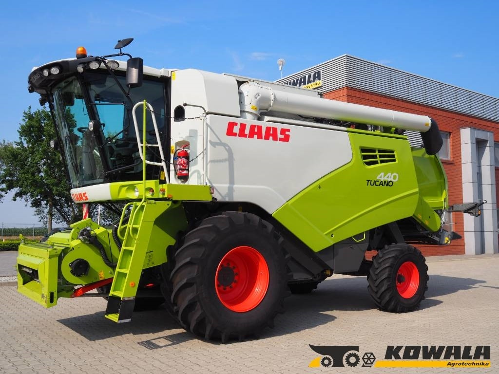 Claas Tucano 440 + V620 - حصادة موحَّدة: صورة 1 Claas Tucano 440 + V620 - حصادة موحَّدة: صورة 1