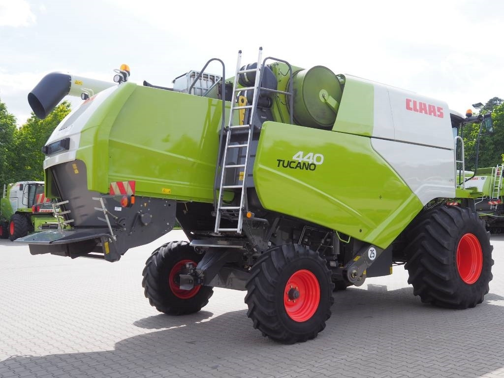 Claas Tucano 440 + V620 - حصادة موحَّدة: صورة 3 Claas Tucano 440 + V620 - حصادة موحَّدة: صورة 3