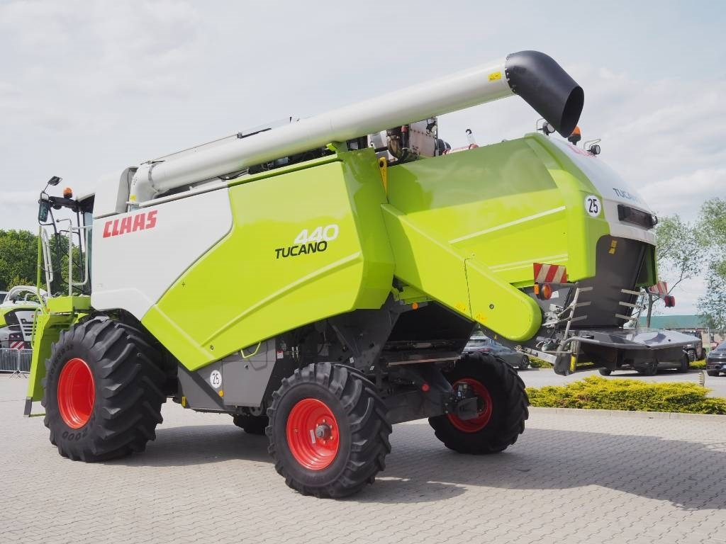 Claas Tucano 440 + V620 - حصادة موحَّدة: صورة 2 Claas Tucano 440 + V620 - حصادة موحَّدة: صورة 2