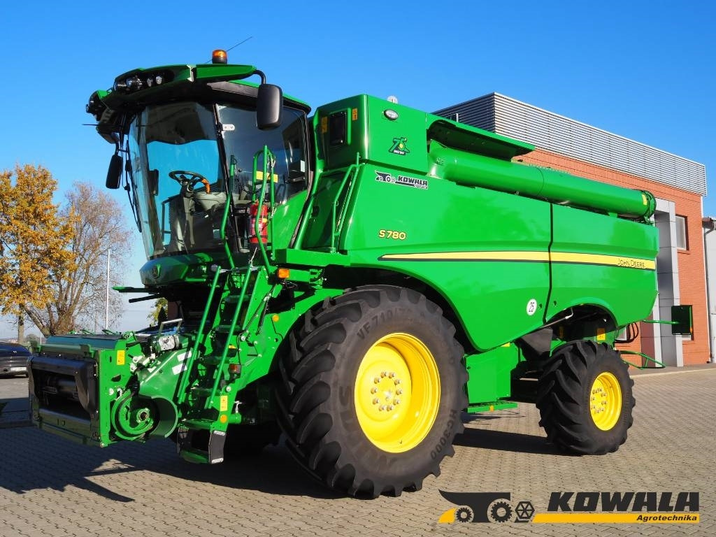 John Deere S780 + 730X - حصادة موحَّدة: صورة 1 John Deere S780 + 730X - حصادة موحَّدة: صورة 1