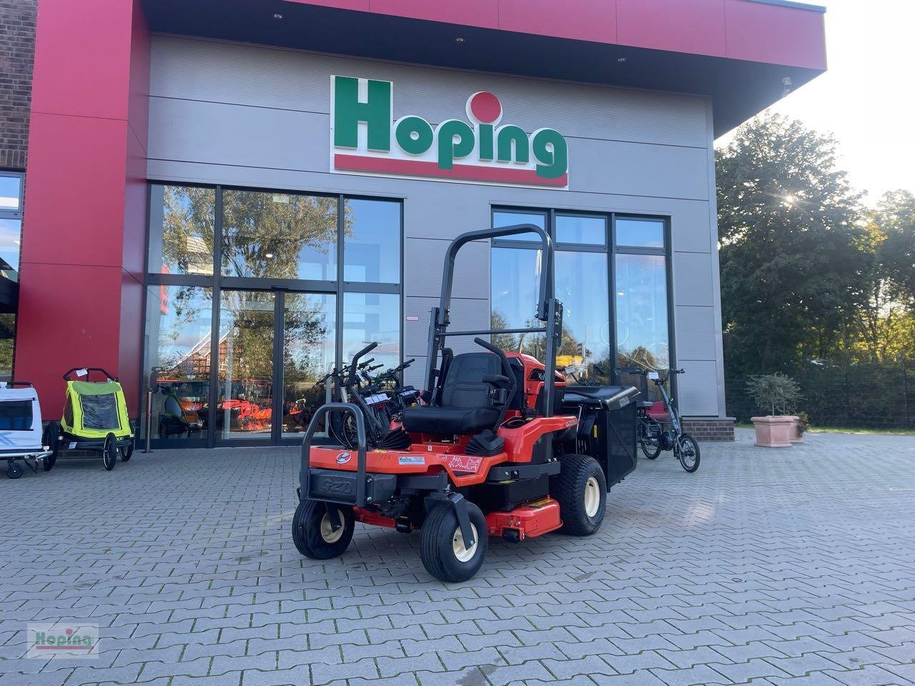 Kubota GZD 15 LD - جزازة أعشاب الحدائق: صورة 1 Kubota GZD 15 LD - جزازة أعشاب الحدائق: صورة 1