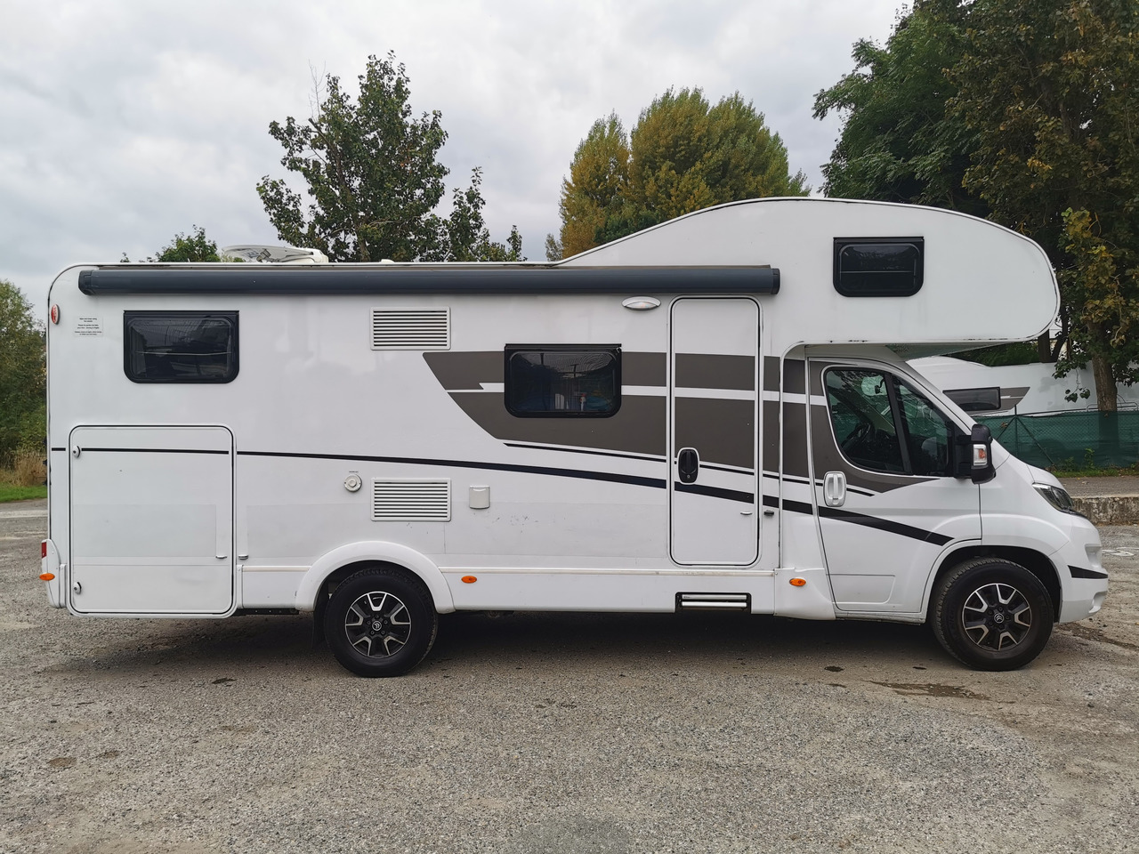 SUNLIGHT A 70 - موتر هوم سقف عالي: صورة 2 SUNLIGHT A 70 - موتر هوم سقف عالي: صورة 2