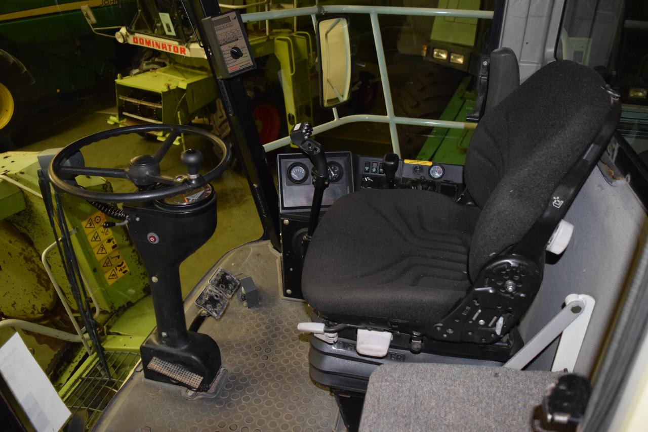 CLAAS Jaguar 820 - حصادة الأعلاف: صورة 4 CLAAS Jaguar 820 - حصادة الأعلاف: صورة 4