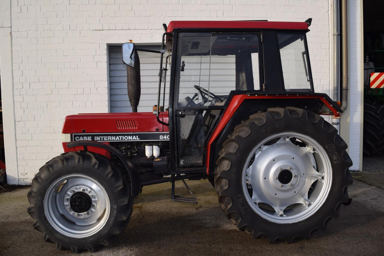 Case-IH 840 A/S - جرار: صورة 1 Case-IH 840 A/S - جرار: صورة 1